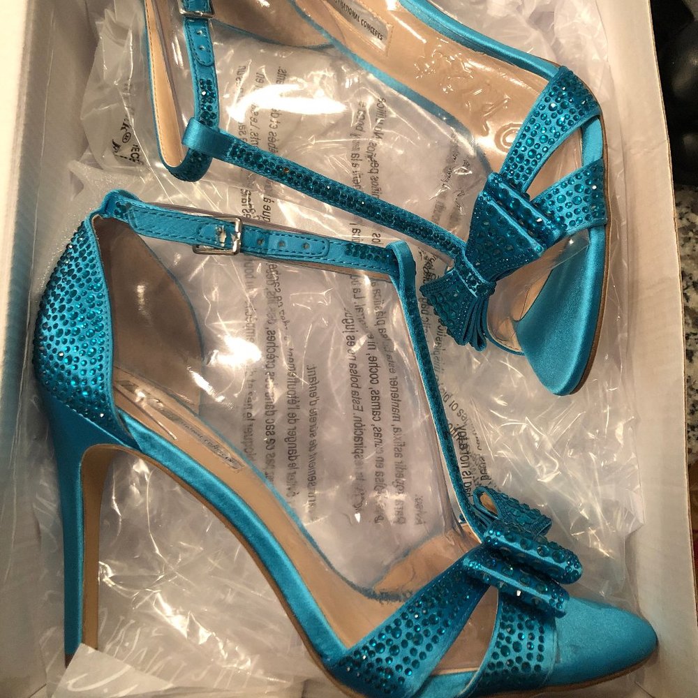 INC Reesie Rhinestone Bow Evening Heels Size 7.5